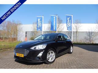ford-focus-125pk-titanium-business-