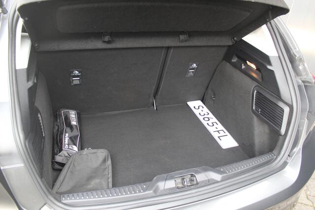 Ford FOCUS 1.0 EcoBoost Hybrid Titanium | Incl. 12 maanden garantie | Navigatie | Stoel/stuur verwarming | Cruise control | Voorruit verwarmd | Apple Carplay | DAB+ | Bluetooth | Lane assist | Trekhaak |