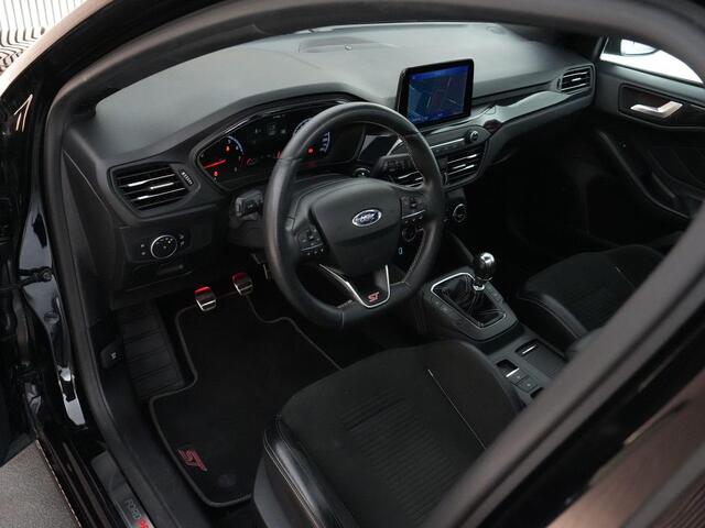 Ford FOCUS ST-3 2.3 280pk PERFORMANCE PACK |sper diff|launch control|Ford dealer onderhouden|panoramadak|B&O|parkeercamera|winterpack|LED-koplampen|19" lichtmetalen velgen|
