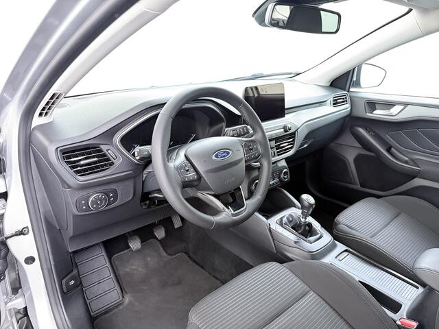 Ford FOCUS Wagon T 125PK Hybride Trekhaak Navi Camera LED Dual-ECC Keyless FordPass-ConnectStoel+Stuur+Voorruitverwarming Apple Carplay Android Auto Cruise Control Pdc Titanium Style DAB Bluetooth Lmv 17" Ecc GSM Draadloos Opladen Led Privacy Glas Isofix Lane Assist