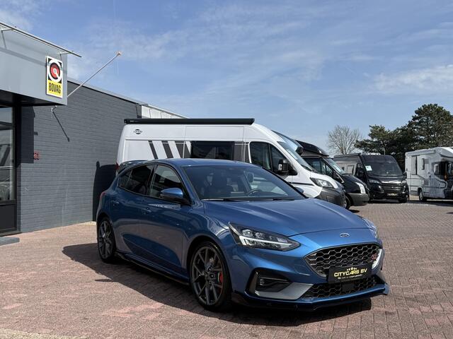 Ford FOCUS 2.3 EcoBoost Performance ST-3 280 pk apple carplay recaro stoelen B&O xenon climate ctr half leder/stof camera maxton spoiler pakket lmv 19 inch