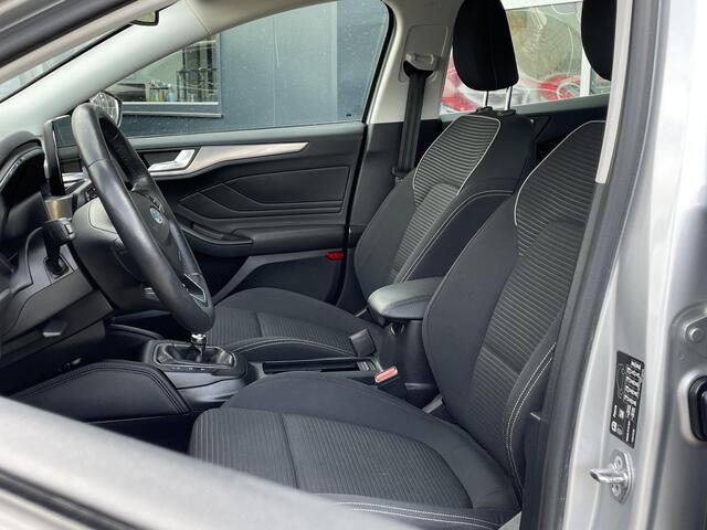 Ford FOCUS Wagon 1.0 EcoBoost Titanium Business - Navigatie - Stoelverwarming - Climate Control - Trekhaak