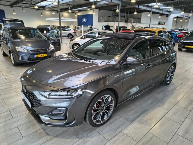 Ford FOCUS ST-Line EcoBoost Hybrid 155 pk | Pano | 18" | Winter Pack | Camera | Adapt. cruise | Camera | Draadloos Apple Carplay |