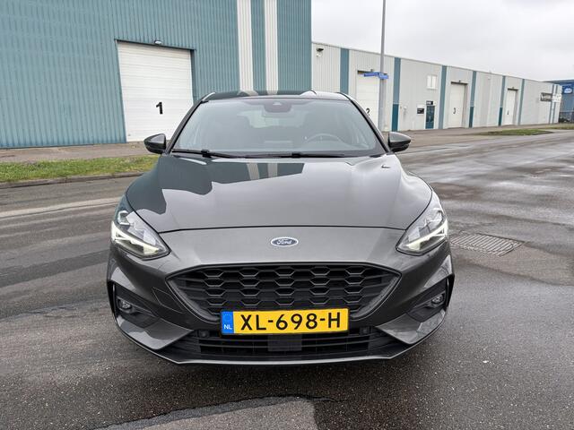 Ford FOCUS 1.0i EcoBoost ST Line Business 6-Bak 126 PK. Prachtige en als nieuw rijdende auto !!! BTW-auto !!