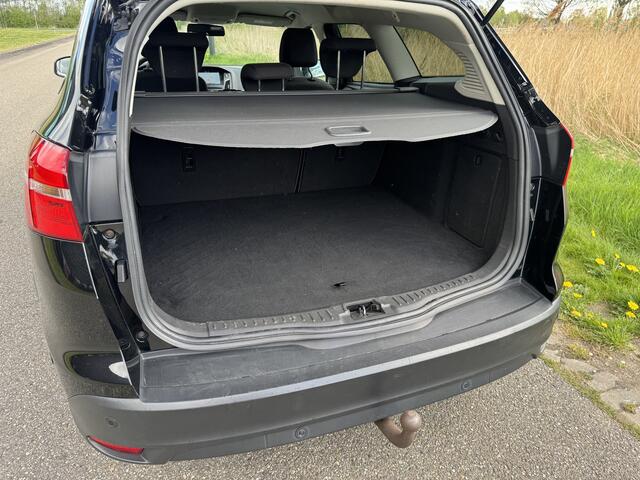 Ford FOCUS Wagon 1.0 Titanium Zeer Nette Auto !! Vol Opties Distr. vervangen