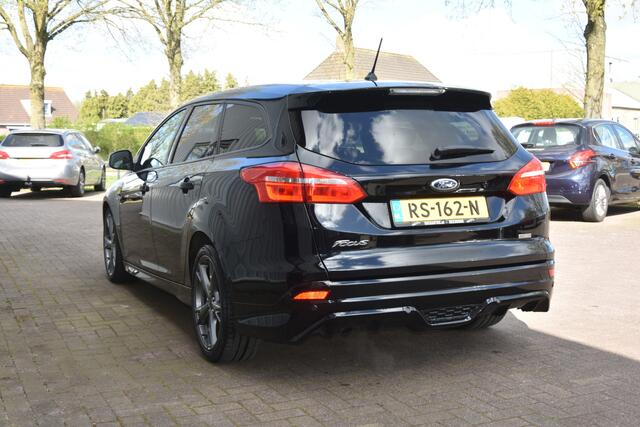 Ford FOCUS Wagon 1.0 ST-Line. PDC, Cruise, Clima, BJ 2018, Org NL!