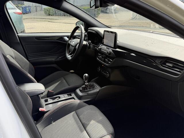 Ford FOCUS Wagon 1.0 EcoBoost ST Line Business . KEYLESS ENTRY & START . PARKEERSENSOREN . NAVIGATIE .