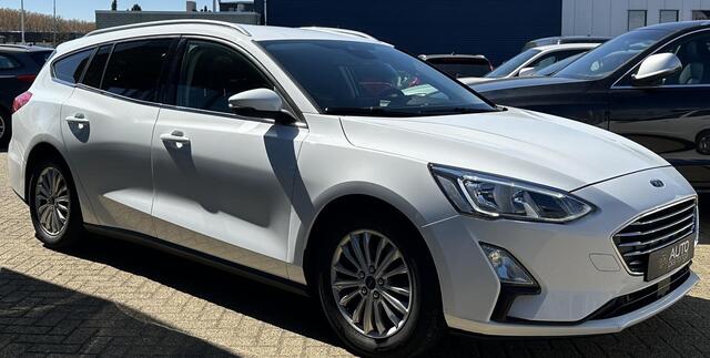 Ford FOCUS Wagon 1.0 EcoBoost Titanium Business 125PK | Zeer Nette Staat | NL AUTO | 2e Eigenaar | Volledige Onderhoudshistorie | Navigatie | Trekhaak | Parkeersensoren Voor en Achter | 2 Sleutels | Privacy Glass |