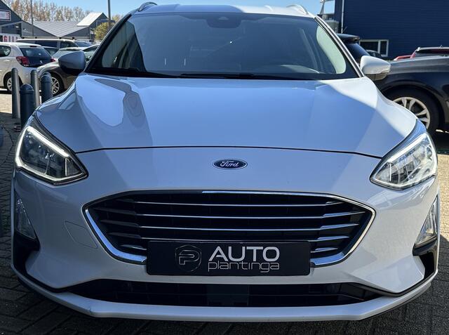 Ford FOCUS Wagon 1.0 EcoBoost Titanium Business 125PK | Zeer Nette Staat | NL AUTO | 2e Eigenaar | Volledige Onderhoudshistorie | Navigatie | Trekhaak | Parkeersensoren Voor en Achter | 2 Sleutels | Privacy Glass |