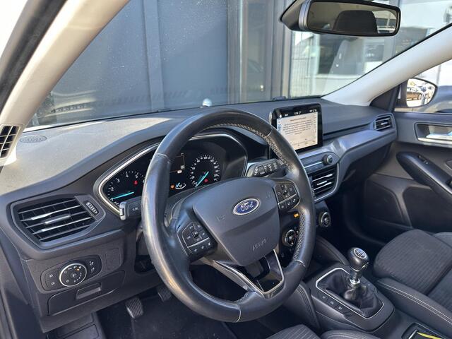 Ford FOCUS Wagon 1.0 EcoBoost Titanium Business 125PK | Zeer Nette Staat | NL AUTO | 2e Eigenaar | Volledige Onderhoudshistorie | Navigatie | Trekhaak | Parkeersensoren Voor en Achter | 2 Sleutels | Privacy Glass |