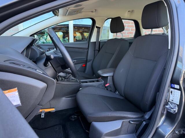 Ford FOCUS Wagon 1.0 Lease Edition NIEUWE APK / STOELVERW. / VOORRUIT VERW. / NAV