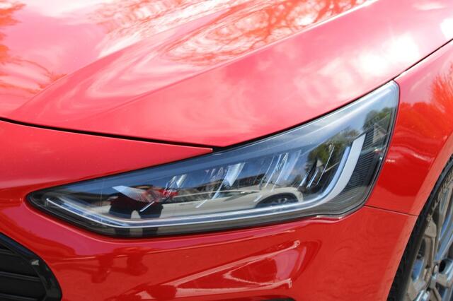 Ford FOCUS 1.0 EcoBoost ST Line X - Panoramadak - trekhaak - Navi groot