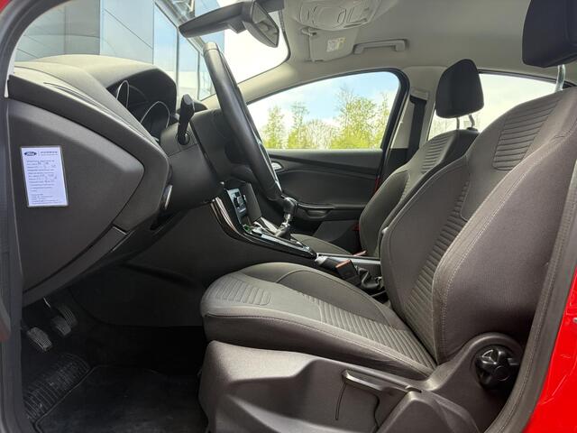 Ford FOCUS 1.0 Titanium Navi,125pk,Trekhaak,Dealer Onderhouden,Pdc V+A,6 Bak,N.A.P,Clima,Cruise,Nieuwe Apk bij Aflevering