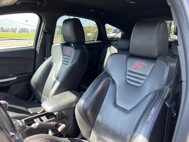 Ford FOCUS 2.0 TDCI ST-3 185pk/Recaro/Navi/Led