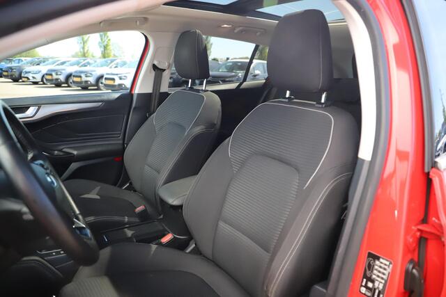 Ford FOCUS Wagon 1.0 EcoBoost Hybrid Titanium X Business Panoramadak Trekhaak Navigatie Achteruitrijcamera Stuur & Stoelverwarming