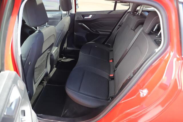 Ford FOCUS Wagon 1.0 EcoBoost Hybrid Titanium X Business Panoramadak Trekhaak Navigatie Achteruitrijcamera Stuur & Stoelverwarming