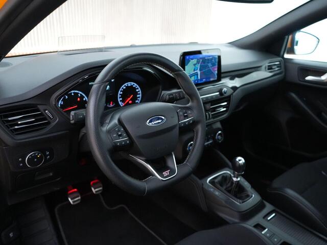 Ford FOCUS 2.3 280pk ST-3 |panoramadak|head-up|adaptive LED|Apple Carplay|winterpack|cruise control|parkeercamera|19" lichtmetalen velgen|cruise control|