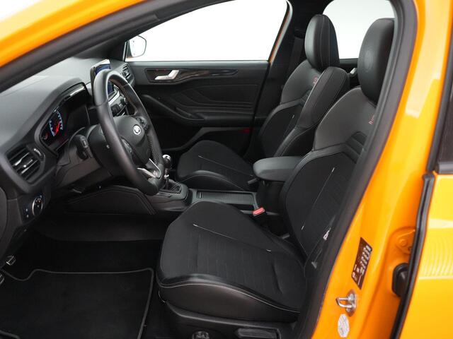 Ford FOCUS 2.3 280pk ST-3 |panoramadak|head-up|adaptive LED|Apple Carplay|winterpack|cruise control|parkeercamera|19" lichtmetalen velgen|cruise control|