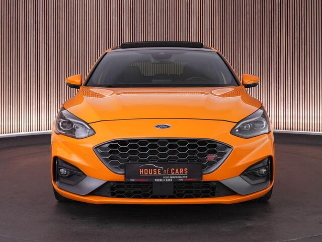 Ford FOCUS 2.3 280pk ST-3 |panoramadak|head-up|adaptive LED|Apple Carplay|winterpack|cruise control|parkeercamera|19" lichtmetalen velgen|cruise control|