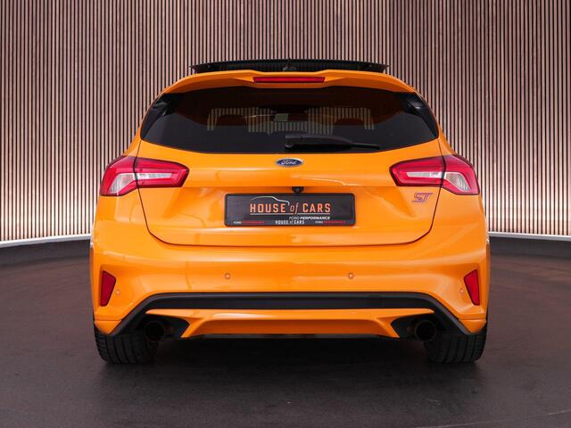 Ford FOCUS 2.3 280pk ST-3 |panoramadak|head-up|adaptive LED|Apple Carplay|winterpack|cruise control|parkeercamera|19" lichtmetalen velgen|cruise control|