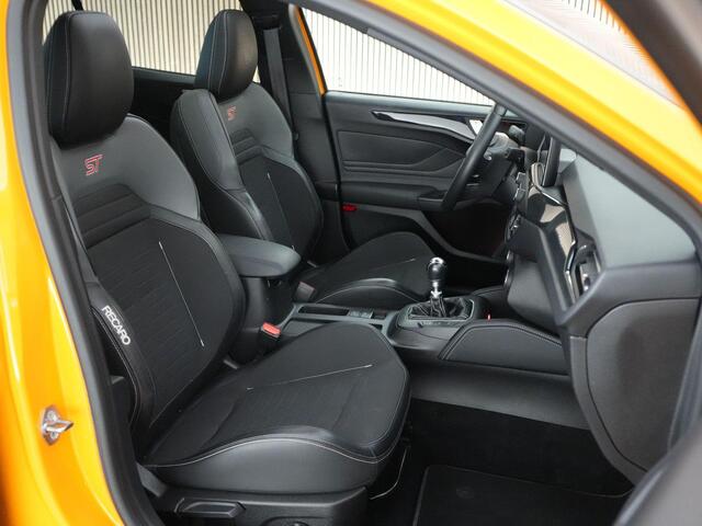 Ford FOCUS 2.3 280pk ST-3 |panoramadak|head-up|adaptive LED|Apple Carplay|winterpack|cruise control|parkeercamera|19" lichtmetalen velgen|cruise control|