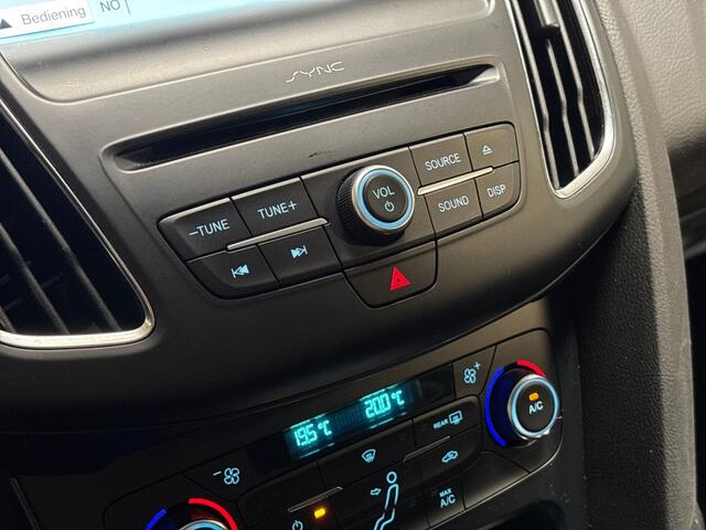 Ford FOCUS Wagon 1.0 Titanium (APPLE CARPLAY, NAVIGATIE, CLIMATE, SPORTSTOELEN, PARKEERSENSOREN, CRUISE, NIEUWE APK, NIEUWSTAAT)