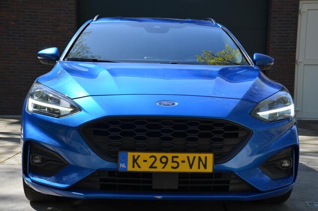 Ford FOCUS Wagon 1.5 EcoBlue ST Line X Business Navi/Led/Pdc/Ecc/Stuur Stoel&Ruitverwarming /Achteruitrijcamera/Trekhaak-Wegklapbaar/Privacy-Glass/lichtmetalen velgen 17"/Bang & Olufsen audiosysteem/Webasto standkachel
