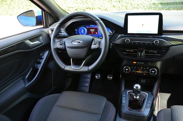Ford FOCUS Wagon 1.5 EcoBlue ST Line X Business Navi/Led/Pdc/Ecc/Stuur Stoel&Ruitverwarming /Achteruitrijcamera/Trekhaak-Wegklapbaar/Privacy-Glass/lichtmetalen velgen 17"/Bang & Olufsen audiosysteem/Webasto standkachel