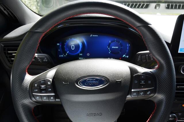 Ford FOCUS Wagon 1.5 EcoBlue ST Line X Business Navi/Led/Pdc/Ecc/Stuur Stoel&Ruitverwarming /Achteruitrijcamera/Trekhaak-Wegklapbaar/Privacy-Glass/lichtmetalen velgen 17"/Bang & Olufsen audiosysteem/Webasto standkachel