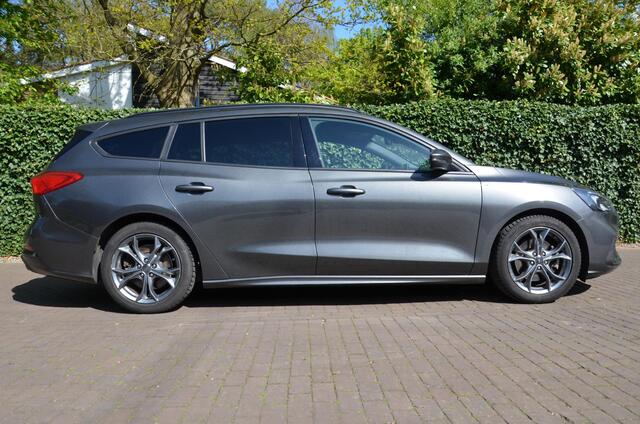 Ford FOCUS Wagon 1.0 EcoBoost Hybrid ST Line Business Navi/Led/Pdc/Ecc/Stuur Stoel&Ruitverwarming /Achteruitrijcamera/Privacy-Glass/lichtmetalen velgen 17"