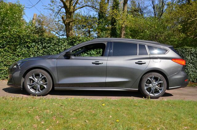 Ford FOCUS Wagon 1.0 EcoBoost Hybrid ST Line Business Navi/Led/Pdc/Ecc/Stuur Stoel&Ruitverwarming /Achteruitrijcamera/Privacy-Glass/lichtmetalen velgen 17"