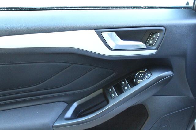 Ford FOCUS Wagon 1.5 EcoBlue Trend Edition Business Plaat van een auto!