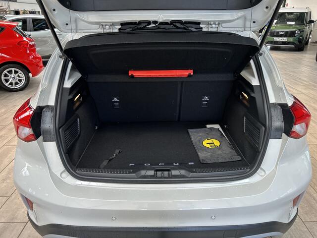Ford FOCUS EcoBoost 125 pk Active | Trekhaak | Winter Pack | B&O | Camera | Half leer | Full LED | Adapt. cruise