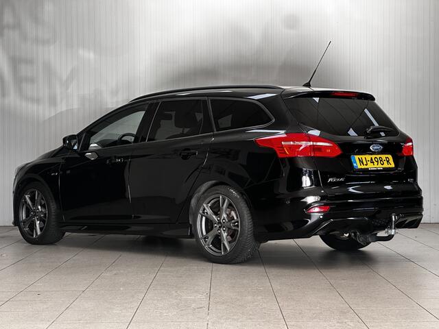 Ford FOCUS Wagon 1.0 ST-Line!/ Trekhaak/ 17'' LMV/ Apple + Android/ Navi/ Clima/ Cruise/ Elek. pakket/ Isofix/ Bluetooth/ Armsteun/ Multi. LEDER. Stuur/ Mistl./ PDC V+A/ Extra getint glas.