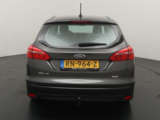 Ford FOCUS Wagon 125PK Ecoboost Titanium | Trekhaak | All season banden | Voorruitverwarming | Camera |