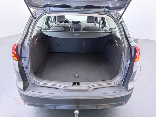 Ford FOCUS Wagon 125PK Ecoboost Titanium | Trekhaak | All season banden | Voorruitverwarming | Camera |