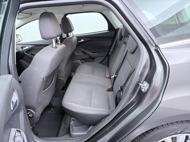 Ford FOCUS Wagon 125PK Ecoboost Titanium | Trekhaak | All season banden | Voorruitverwarming | Camera |
