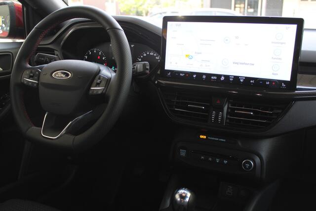 Ford FOCUS Wagon 1.0 EcoBoost Hybrid ST Line X | Head-Up | Adaptieve cruise | Trekhaak | Winterpack