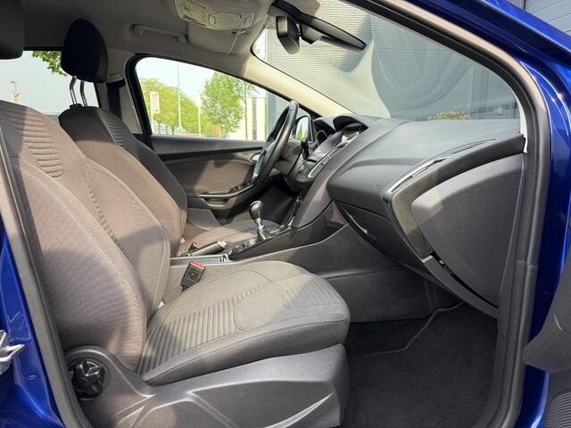 Ford FOCUS 1.0 Titanium 2e Eigenaar,Dealer Onderhouden,Navi,Pdc V+A,125pk,Clima,Cruise,6 Bak,Lm velgen,Net beurt gehad,Apk tot 04-2027