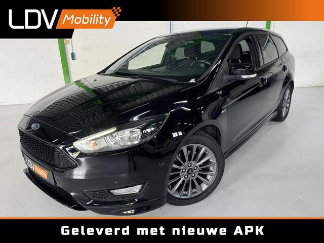 Ford FOCUS 1.5 Benzine ST-LINE / 117573 km / Trekhaak / PDC / LED / Navi / Stoelverwarming / Parkassist.