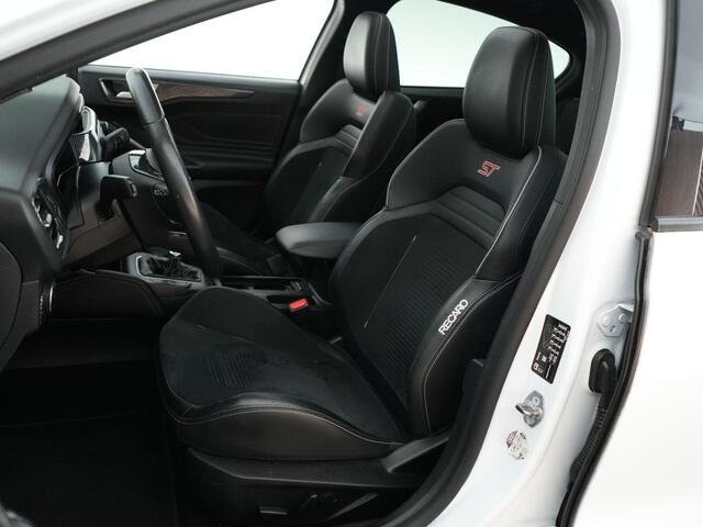 Ford FOCUS ST-3 2.3 280pk PERFORMANCE PACK |launch control|sper differentieel|kw schroefset|barracuda 19"|panoramadak|B&O|head-up|winterpack|Apple Carplay|adaptive LED|blind spot|parkeercamera|