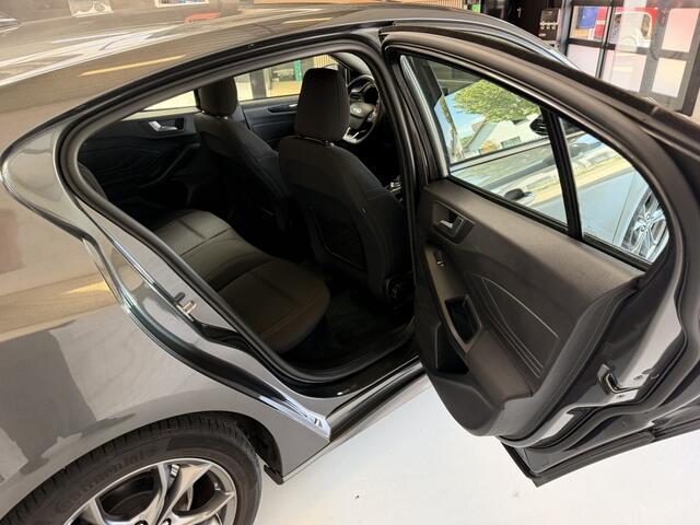 Ford FOCUS 1.0 EcoB. Tit. Bns ST Line | Automaat | Navi | Carplay | LED |