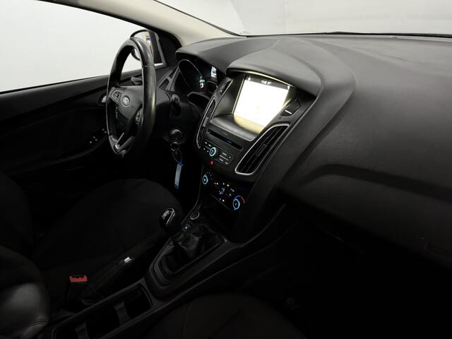 Ford FOCUS Wagon 1.0 Trend Edition Apple carplay, Parkeersensoren, Navi, Cruise control, A start stop, Airco, Mistlamp