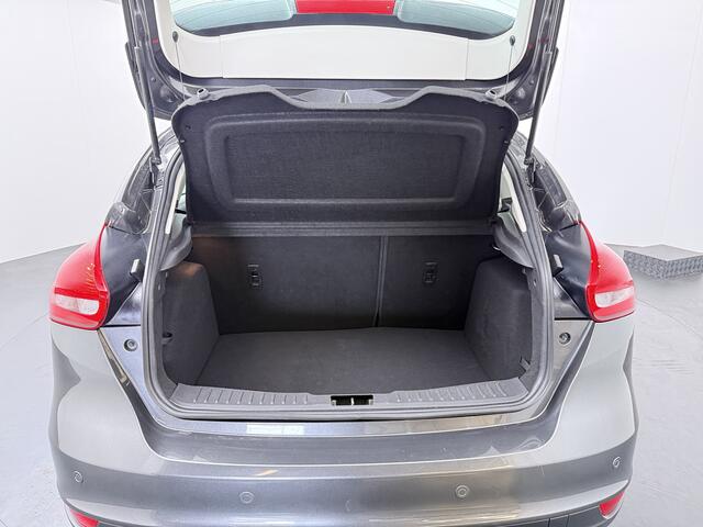 Ford FOCUS EcoBoost 100pk Lease Edition | Trekhaak | Parkeersensoren achter | Airco | Cruise | Apple carplay & Android auto |