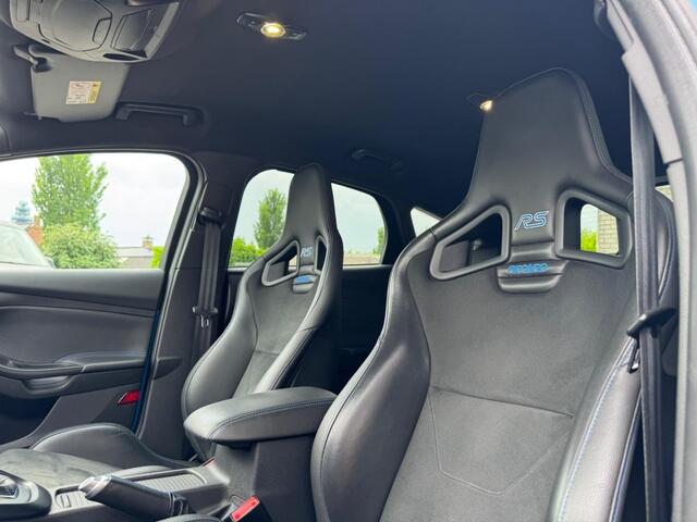 Ford FOCUS 2.3 RS Carplay Miltek Recaro Sony Winterpakket afn. Trekhaak Nieuwe remmerij!