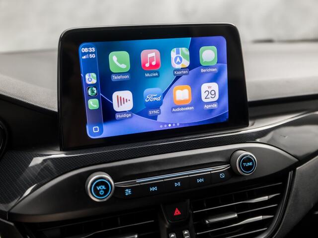 Ford FOCUS Wagon 1.0 EcoBoost ST Line X 155Pk (APPLE CARPLAY, GROOT NAVI, STUUR/STOELVERWARMING, CAMERA, SPORTSTOELEN, GETINT GLAS, TREKHAAK, NIEUWE APK, NIEUWSTAAT)