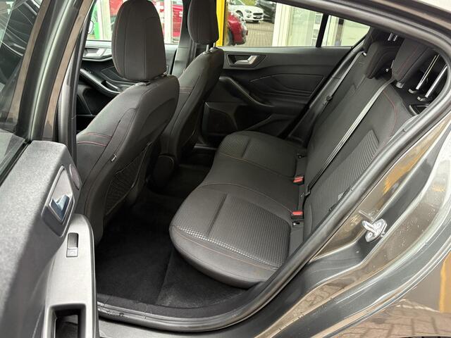Ford FOCUS 1.0 EcoBoost ST Line Business | NAP | Navigatie | Cruise adaptief | Stoelverwarming | Achteruitrijcamera | Climate Control | Draadloze tel. lader |