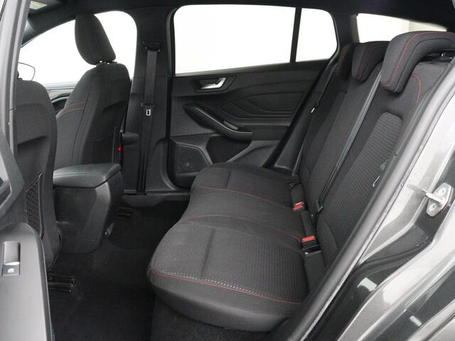 Ford FOCUS 1.5 EcoBoost ST Line | Stoelverwarming | Adaptive cruise | Camera | Carplay | Stuurverwarming | Navigatie | Full LED | Parkeerhulp | Climate control | Bluetooth