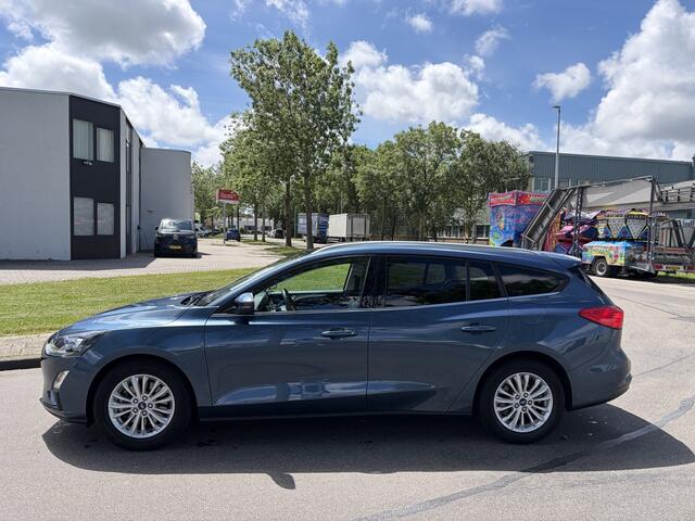 Ford FOCUS Wagon 1.0i EcoBoost Hybrid Titanium X Business 6-Bak 125 PK. Nieuwe auto en zeer zuinig !!! Open panoramadak !! Zeker een kansje deze auto !