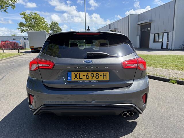 Ford FOCUS 1.0i EcoBoost ST Line Business 6-Bak 126 PK. Zeer mooie en als nieuw rijdende auto van de eerste eigenaar !!! Alle keuringen toegestaan !!